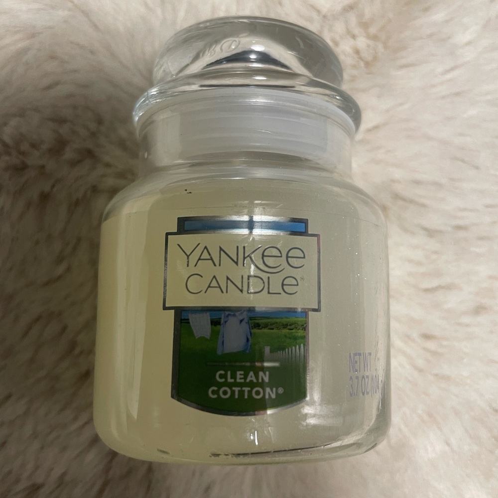 Yankee Candle Clean Cotton Scented Jar